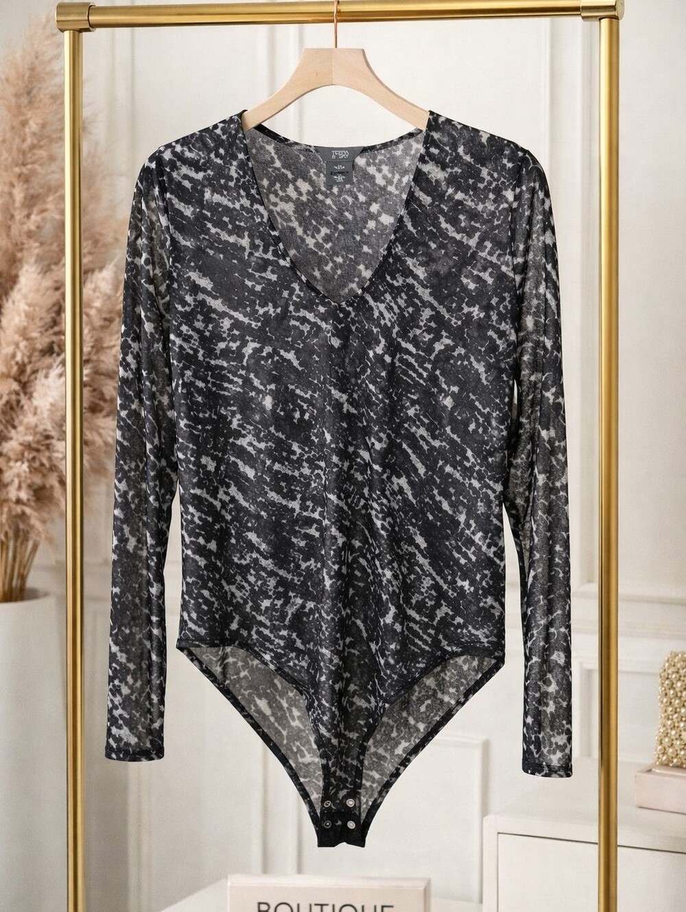 Terra & Sky Black and White V-Neck Patterned Mesh Bodysuit.NWT